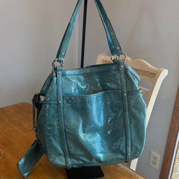 Coach 2012 Audrey Teal patent Leather with matching wristlet - Picture 3 of 5